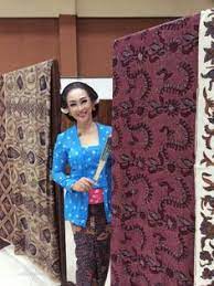 Contoh seperti pada gambar dress di atas. 17 Kebaya Jumputan Ideas Kebaya Kebaya Dress Batik Kebaya