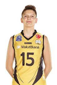 2021 yılında düzenlen tokyo olimpiyatları kadrosuna dahil edildi.hırslı ve özgüvenli tavırlarıyla ön plan çıkmakta olan milli voleybolcu ebrar karakurt kimdir? Player Ebrar Karakurt Fivb Volleyball Women S Club World Championship 2019