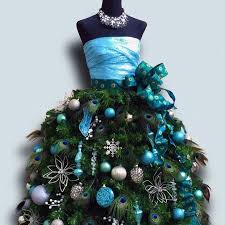 Grape vine wreath with mesh ribbon and decor this is super easy to do, and no glue gun is required! Creative Ways To Use Deco Mesh On A Dress Form Christmas Tree Part 1
