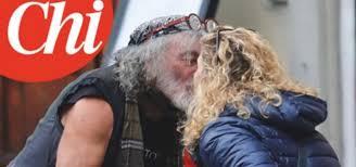 Tutti i titoli e le novità in vendita online a prezzi scontati su ibs. Mauro Corona Bacio Con Bionda A Firenze Tradisce La Moglie E Bianchina