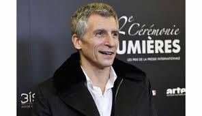 Nagui (pap) personalidad de la radio y televisión francesa (es); 2mwc4zrabe8amm
