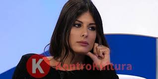 Uomini e donne lascia il posto per l'estate alle soap opere turche. Uomini E Donne La Scelta Di Giulia Cavaglia Lorenzo Fa Una Rivelazione
