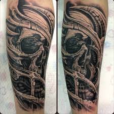 Schadel Motiv Mit Biomechanik Kombiniert Biomechanik Tattoo Biomechanik Tattoo Unterarm Biomechanik
