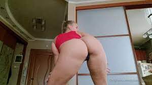 JULIA KUL TWERKING