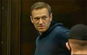 Московский городской суд приговорил российского оппозиционера алексея навального к 3,5 годам тюремного заключения и штрафу в размере 500 тысяч рублей (более 6,5 тысяч долларов). Ssyrp4tgvcxg6m