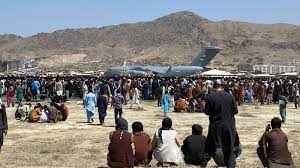 Satellite image ©2021 maxar technologies traffic jam and crowds near the entrance of the kabul airport on monday. Dttuysnc2qvb M