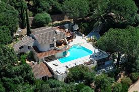 Style unique entre mer et montagnes, sur un terrain de 12 600m² arboré. Porto Vecchio Luxury Villaentals Private Pool Corsica