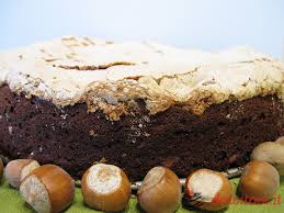 All'interno della torta ho alternato invece strati di crema al cioccolato fondente e panna al cocco, utilizzando dei per il biscuit joconde alle nocciole e cacao: Torta Di Albumi E Nocciole