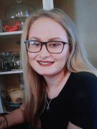 Roxie Hull's Instagram, Twitter & Facebook