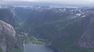Det er utlån av pc med internett, utdeling av ferjeruter og brosjyrer. Lysebotn Lysefjorden Harnalsvinger Flying Over Norway Youtube