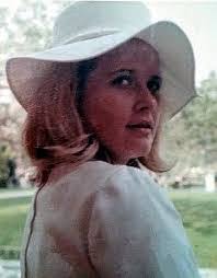 Pamela Pelham's Instagram, Twitter & Facebook