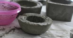Mix the concrete and pour it in the space between the two containers. These Diy Concrete Planters Cost Just 1 To Make Hip2save
