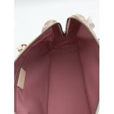 Christian Dior Sac Boston Edition Limitee De John Galliano Monogramme Rose Girly Robes sans corsets, chapeaux sans fleurs, tons neutres (noir, blanc et beige). john galliano monogramme rose girly
