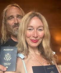 Karen Hansford's Instagram, Twitter & Facebook