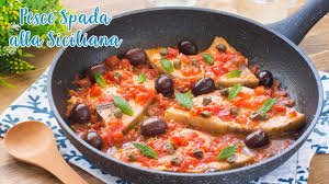 Potete cuocere il pesce spada al forno, sotto forma di involtini di pesce o di filetto, oppure cucinarlo sulla piastra a. Pesce Spada Alla Siciliana In Padella Ricetta Facile E Veloce 55winston55 Youtube