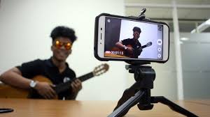 Buka bukaan penghasilan gaji youtubers ria ricis atau ricis official dari youtube. 5 Youtuber Indonesia Gaji Tertinggi Deddy Corbuzier Di Peringkat 1 Masih Disusul Ria Ricis Tribun Jabar