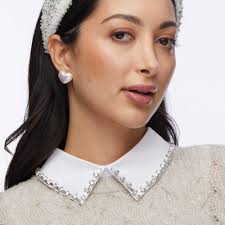 WHITE CRYSTAL STITCH COLLAR