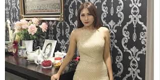 Keduanya resmi bercerai pada juni 2019 lalu setelah sempat rujuk pada 2018 lalu. Sembunyikan Identitas Kekasih Tata Janeeta Ungkap Alasannya Merdeka Com