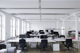 .angeordnete decklagenelemente mit aufgelegtem schallschluckmaterial und unterseitig schwarzer vlieskaschierung werden, können bestandteil einer akustikdecke sein. Akustikdecke Fur Optimale Raumakustik Akustikform Ch