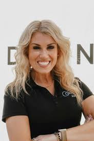 Elise Thomas's Instagram, Twitter & Facebook