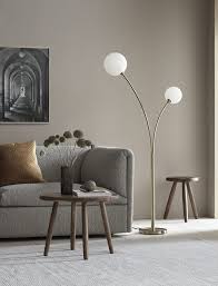 H M Home 2019 Minimalistiska Vardagsrum Golvlampa Ideer For Heminredning