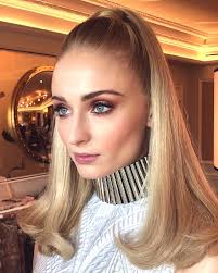 A retro hairstyle can bring you a different look and make you be noticed in any occasion. Sophie Turner Hairstyle Retro Hairstyle Ideas Ecemella
