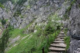 Auch in den trockeneren sommermonaten ist die klamm teils sehr rutschig! Wandern In Garmisch Partenkirchen 15 Tolle Wanderungen Auch Fur Familien Mit Karte
