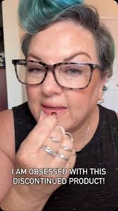 @smashboxcosmetics and @vladamua did a collab years ago and created the  most glorious Rose Gold/Pink/Gold highlighter that was pressed like a rose.  Do you remember it?! , It was so beautifully ...