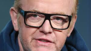 Succesvolle pandjesprins met een karakteristieke bril, zo zou je prins bernhard in het kort kunnen omschrijven. Chris Evans And Pals Kicked Out Of Pub After Sexist Comment To Barmaid Mirror Online