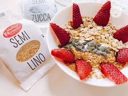 Ecco le proprietà nutrizionali nonché i benefici per la salute dell'organismo. Colazione Con Yogurt Greco Semi E Frutta Ricette Al Volo