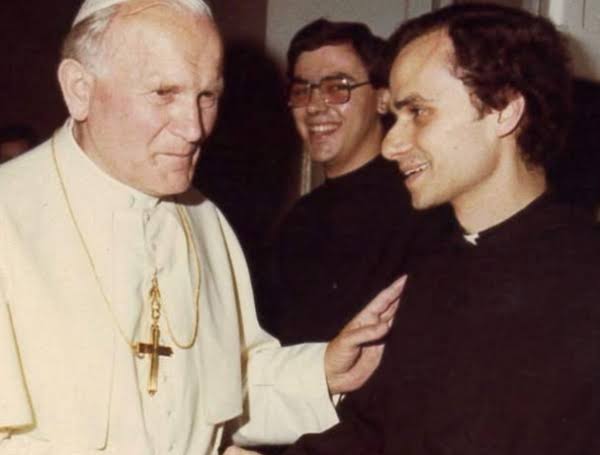 El día cuando el nuevo papa León XIV se vio con Juan Pablo II, sin saber que 43 años después sería pontífice