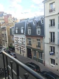 Le Petit Plus De La Chambre Un Balcon Avec Vue Sur La Rue Raffet Nous Nous Trouvons Au Numero 26 Avec Images Maison D Hotes Paris Arrondissement Villa
