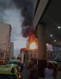 Os destaques do jornal correio do povo. Incendio Atinge Imovel Na Lapa Centro Do Rio Rio De Janeiro G1