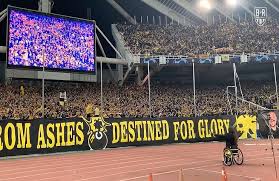 Ο μπρέμερ κατέβασε πολύ ωραία στην μπάλα, μπήκε στην περιοχή κι έκανε το σουτ, αλλά ο αθανασιάδης έδιωξε. Pano Twn Opadwn Ths Aek Gia Th Makedonia Kai Tis Omades Ths Prosfygias Pics Soccerplus Gr