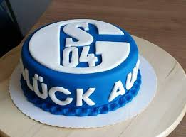 Nach der backzeit habe ich die torte mit einer zartbitter ganache eingestrichen und mit dem fondant und der dekoration. Fc Schalke 04 On Twitter Happy Birthday Daniel Caligiuri S04