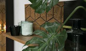 Le tableau suivant reprend les valeurs des principaux. Petite Etagere A Suspendre Noire Et Chene Tika