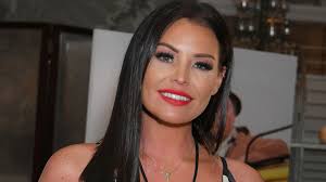 Jess Wright displays abs in striking crop top for seaside wedding