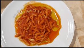 I pici all'aglione, piatto cardine della tradizione toscana. Ricette Geo Facciamo Pici All Aglione Con La Ricetta Di Tiziana Tacchi Ultime Notizie Flash