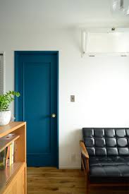 既存のドアを塗装して見違える室内に リノベーション renovation ドア door 空間社 interiordesign interior 家のインテリア インテリアアイデア インテリア 色合い