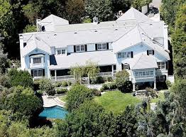 Like many hollywood couples, ashton kutcher and mila kunis are incredibly private about their relationship. Pics Ashton Kutcher Mila Kunis Purchase New Baby Friendly Home Celebrity Mansions Celebrity Houses Home Design Plan