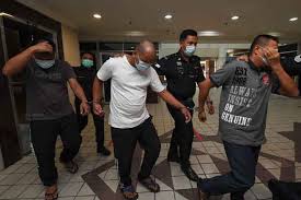 Mahkamah agung puncak peradilan negara tertinggi membawahi lingkungan peradilan umum, agama, militer dan tata usaha negara. Tiga Lelaki Dipenjara Seumur Hidup Sebatan Kerana Menculik Utusan Borneo Online
