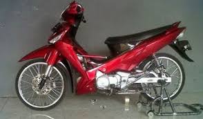 Striping khas pada bodi motor akan membuat tampilannya lebih artistik. 9 Modifikasi Motor Supra X 125 Simple Ideas Supra Motor Simple