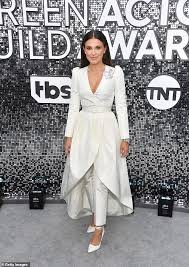 Als die hübsche alicia (paula silva) ihren neuen. Millie Bobby Brown Aktien Eine Ruhrende Hommage An Ihren Verstorbenen Freund Drei Jahre Nach Ihrem Tod Aktuelle Boulevard Nachrichten Und Fotogalerien Zu Stars Sternchen