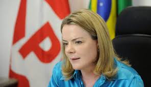 Petistas repudiam editorial da Folha e consideram “vergonhosa e covarde”  comparação de Dilma com Bolsonaro - PT na Câmara