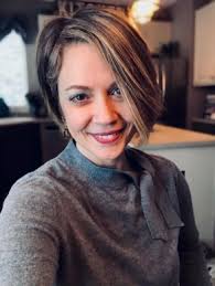 Debut thriller DARLING ROSE GOLD dives into the after-effects of a girl  raised by a mother who poisoned her, plus Stephanie Wrobel talks about  what's next, her dog, and what she did '