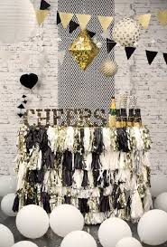 Black and white is a classic color combo that suits any occasion and any party, it will be 100% elegant. New Years Eve Decoration Party Themes Menu Party Favors And More