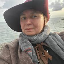 If you ever come to visit France, and especially the city of Lyon, you  should definitly visit the museum of "Miniatures and Cinéma". Here you have  a few examples of what you