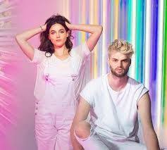 Dance Pop Duo Sofi Tukker Sofi Tukker Comprised Of Sophie Hawley Weld And Tucker Halpern That Crafts Throbbing 90s House Pop Dance Best Friends Music