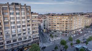 L icône sous toutes ses facettes. Bruxelles Le Petit Garcon Qui A Chute D Un Immeuble Place Flagey Est Mort Le Soir