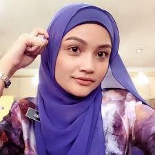 Puteri Aishah Bertudung Kadin